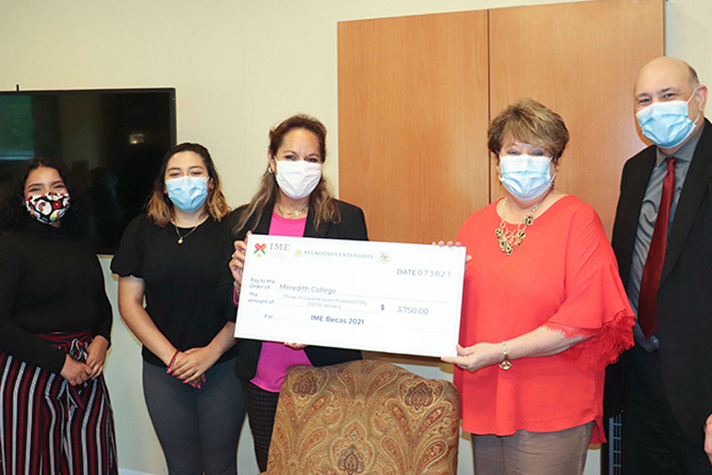Mexican Consul General presents donation to Meredith students, president, and provost